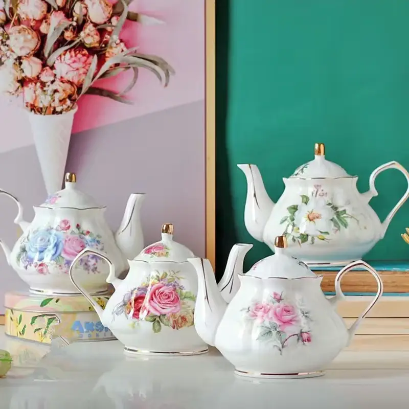Théière et Tasse en Céramique – Style Moderne & Élégant